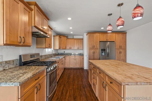 2901 Helix St, Spring Valley, CA 91977