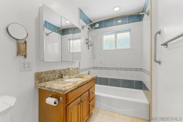 2901 Helix St, Spring Valley, CA 91977