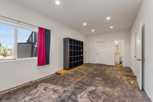 2901 Helix St, Spring Valley, CA 91977