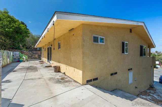 2901 Helix St, Spring Valley, CA 91977