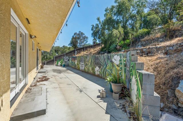 2901 Helix St, Spring Valley, CA 91977
