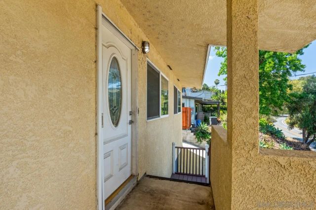 2901 Helix St, Spring Valley, CA 91977