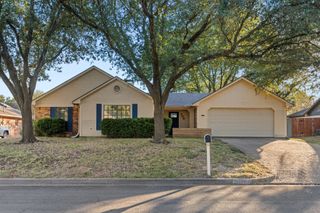 109 Flintrock Road, Hewitt, TX 76643