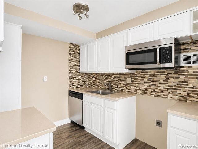 1300 E Lafayette 2803, Detroit, MI 48207