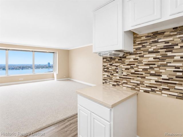 1300 E Lafayette 2803, Detroit, MI 48207