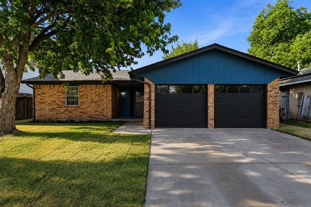 612 W Perry Drive, Mustang, OK 73064
