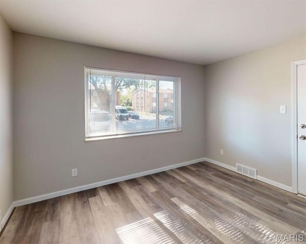 4 Bruce Drive, Florissant, MO 63031