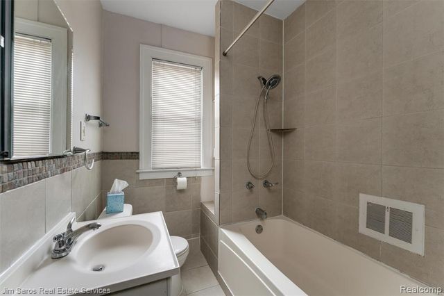 1308 Beaconsfield Avenue, Grosse Pointe, MI 48230