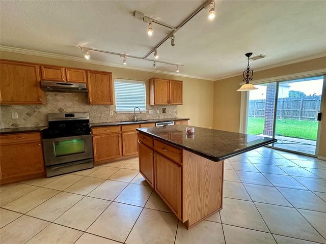 9922 Sand Lodge Lane, Houston, TX 77089