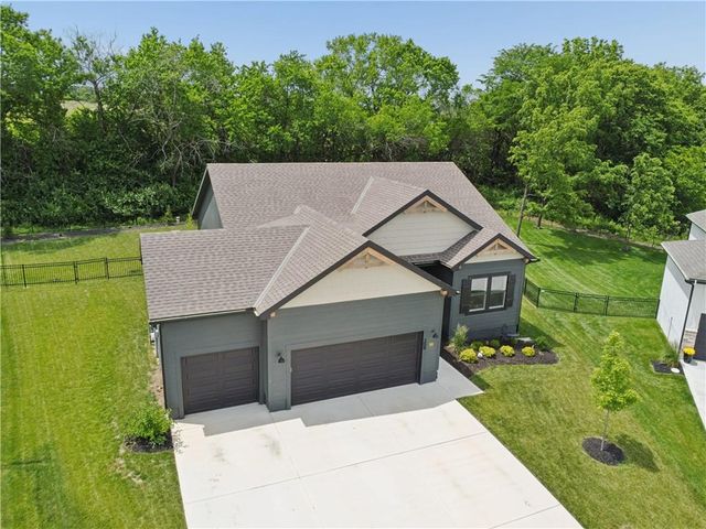 308 Woodview Drive, Raymore, MO 64083