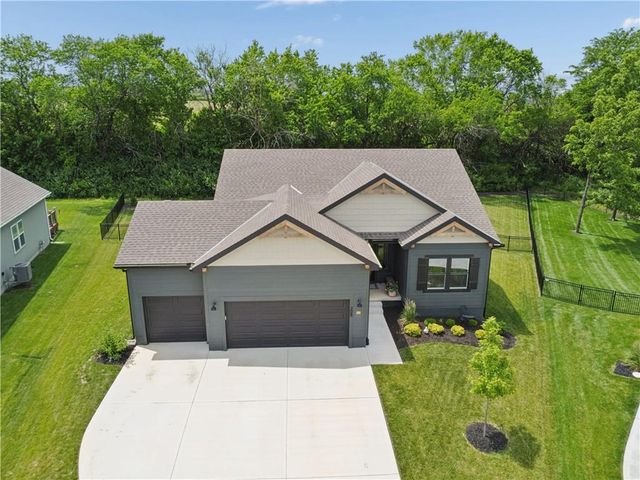 308 Woodview Drive, Raymore, MO 64083