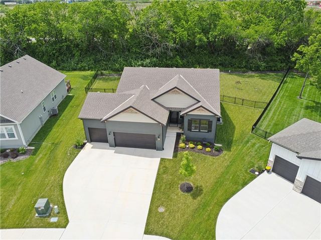 308 Woodview Drive, Raymore, MO 64083