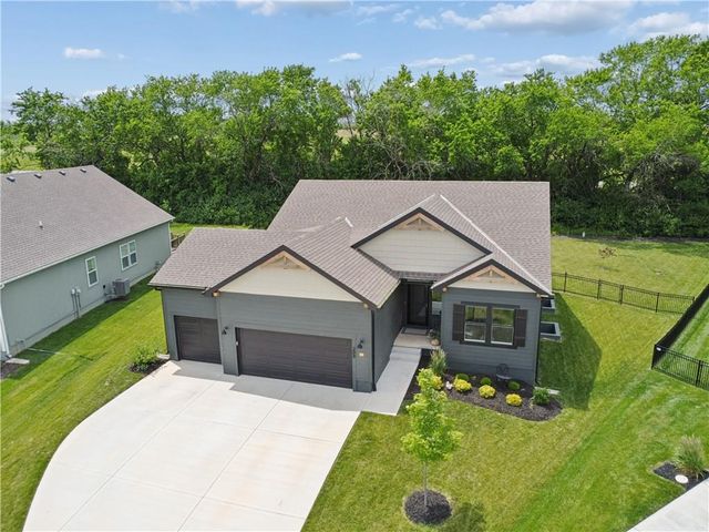 308 Woodview Drive, Raymore, MO 64083