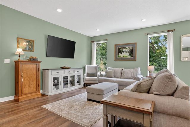 308 Woodview Drive, Raymore, MO 64083