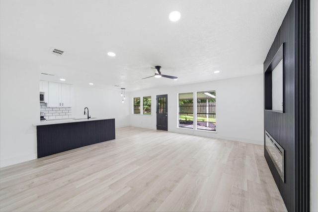 5703 Woodville Lane, Pearland, TX 77584