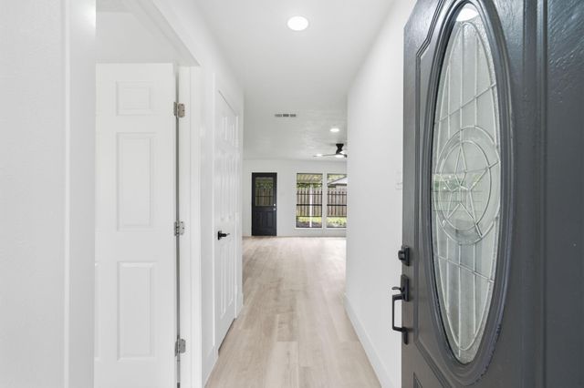 5703 Woodville Lane, Pearland, TX 77584