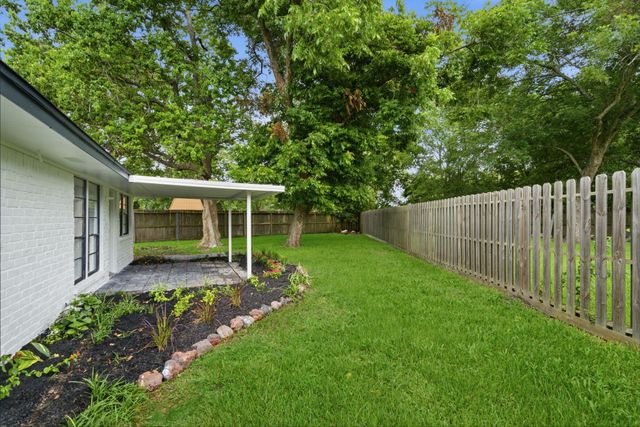5703 Woodville Lane, Pearland, TX 77584