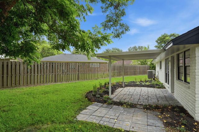 5703 Woodville Lane, Pearland, TX 77584