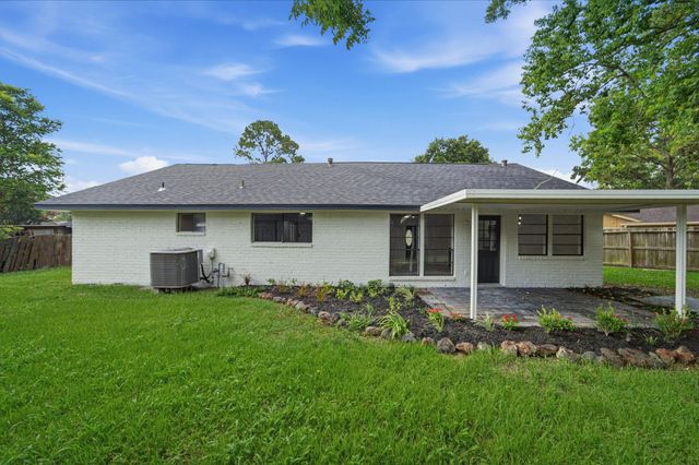 5703 Woodville Lane, Pearland, TX 77584