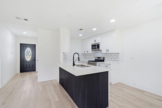 5703 Woodville Lane, Pearland, TX 77584