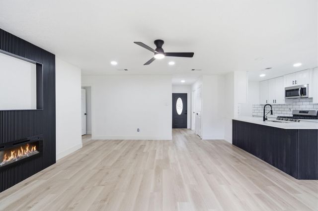 5703 Woodville Lane, Pearland, TX 77584