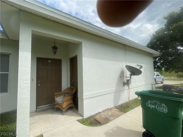 251 SW 4th ST, Cape Coral, FL 33991