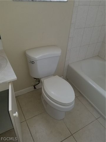 251 SW 4th ST, Cape Coral, FL 33991