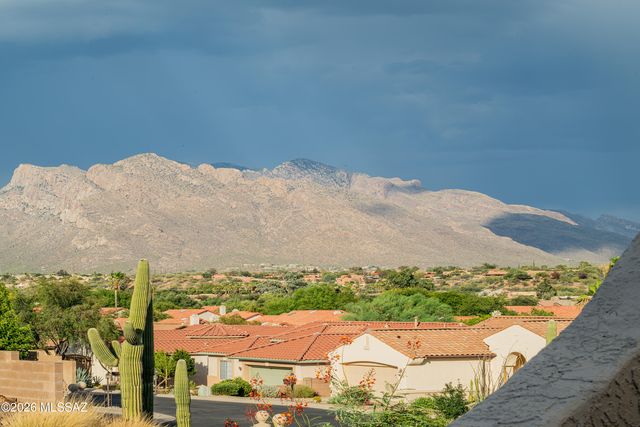 8719 N Sam Snead Drive, Tucson, AZ 85742