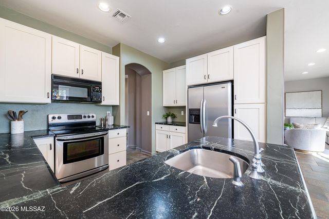 8719 N Sam Snead Drive, Tucson, AZ 85742