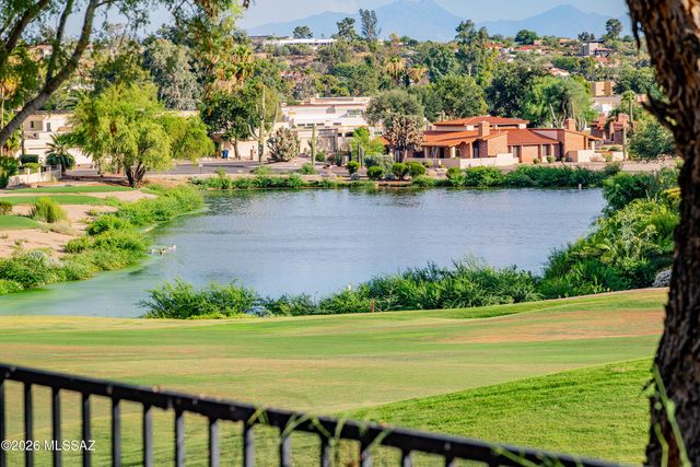 8719 N Sam Snead Drive, Tucson, AZ 85742