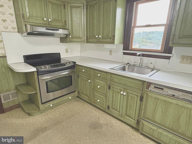 1511 STIRLING ST, Coatesville, PA 19320
