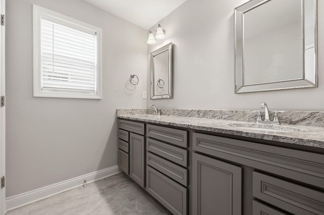 240 Blackthorn Drive, Nicholasville, KY 40356