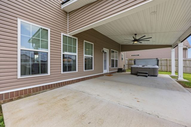 240 Blackthorn Drive, Nicholasville, KY 40356