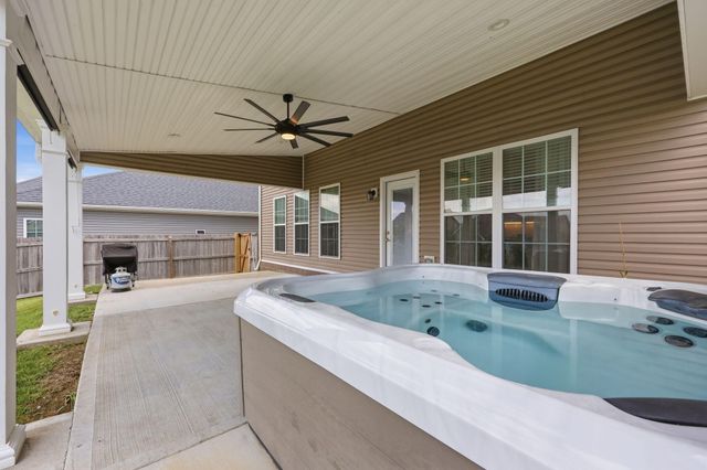 240 Blackthorn Drive, Nicholasville, KY 40356