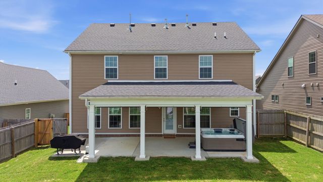 240 Blackthorn Drive, Nicholasville, KY 40356