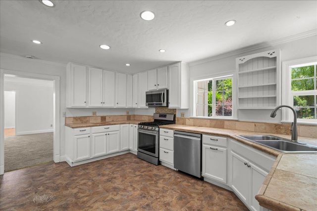20476 Santa Cruz Highway, Los Gatos, CA 95033