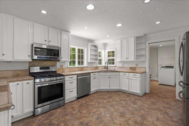 20476 Santa Cruz Highway, Los Gatos, CA 95033