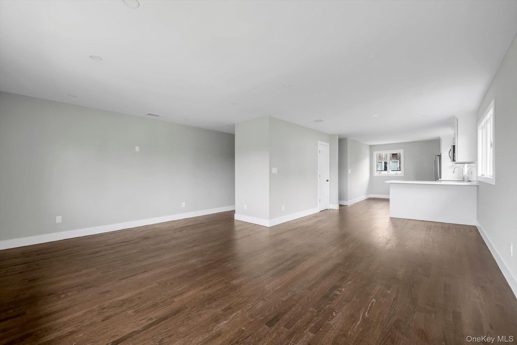 5 Linwood Road N, Port Washington, NY 11050 — photo 3