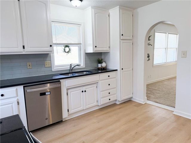 9719 W 59th Terrace, Merriam, KS 66203