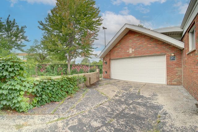 7960 S Kenneth Avenue, Chicago, IL 60652