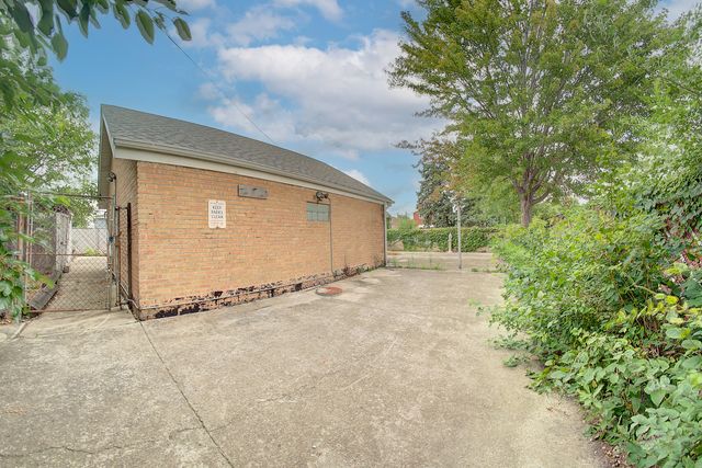 7960 S Kenneth Avenue, Chicago, IL 60652