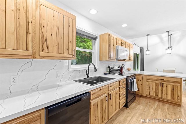 1081 E 98th Street, Grant, MI 49327