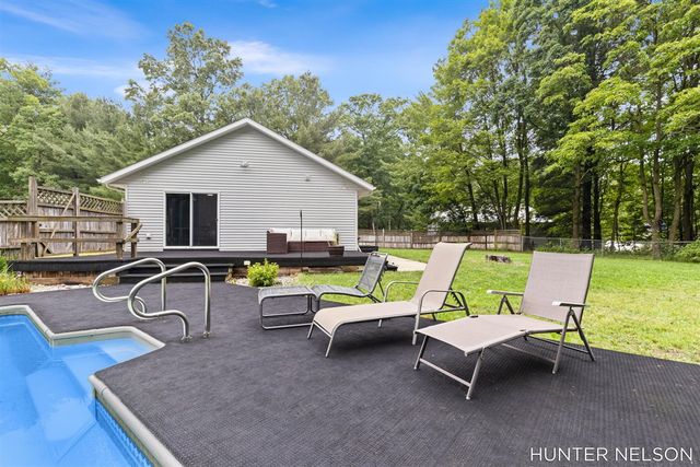 1081 E 98th Street, Grant, MI 49327
