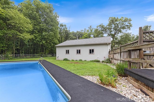 1081 E 98th Street, Grant, MI 49327