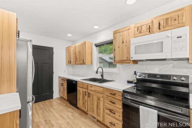 1081 E 98th Street, Grant, MI 49327
