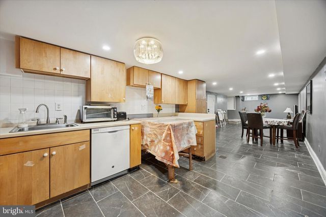 1111 N BROAD ST, Allentown, PA 18104