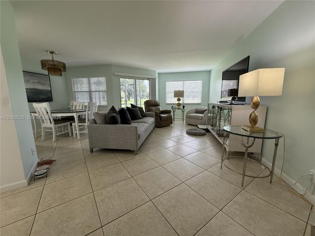 500 SW 130th Terrace 110A, Pembroke Pines, FL 33027