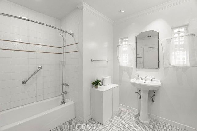 153 S La Peer Drive, Los Angeles, CA 90048