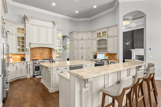 12401 N Stonebrook Cir, Davie, FL 33330