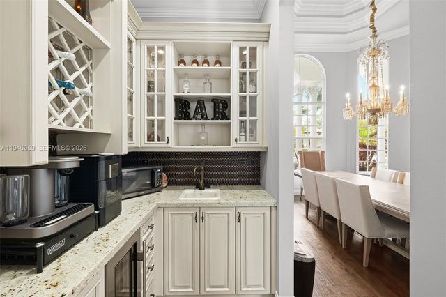 12401 N Stonebrook Cir, Davie, FL 33330